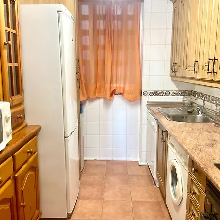 Amplio Con Piscina Y Pistas De Tenis En Apartment