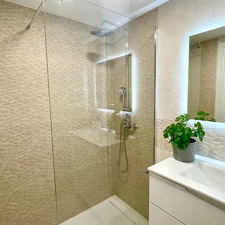 Amplio Con Piscina Y Pistas De Tenis En Apartment *