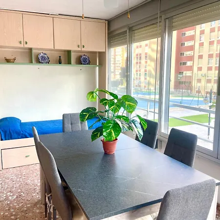 Amplio Con Piscina Y Pistas De Tenis En