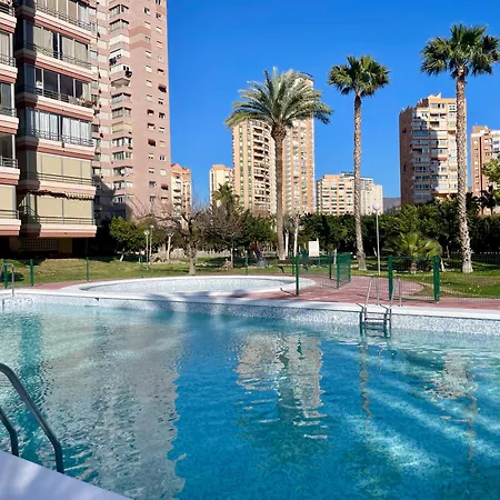 Amplio Con Piscina Y Pistas De Tenis En